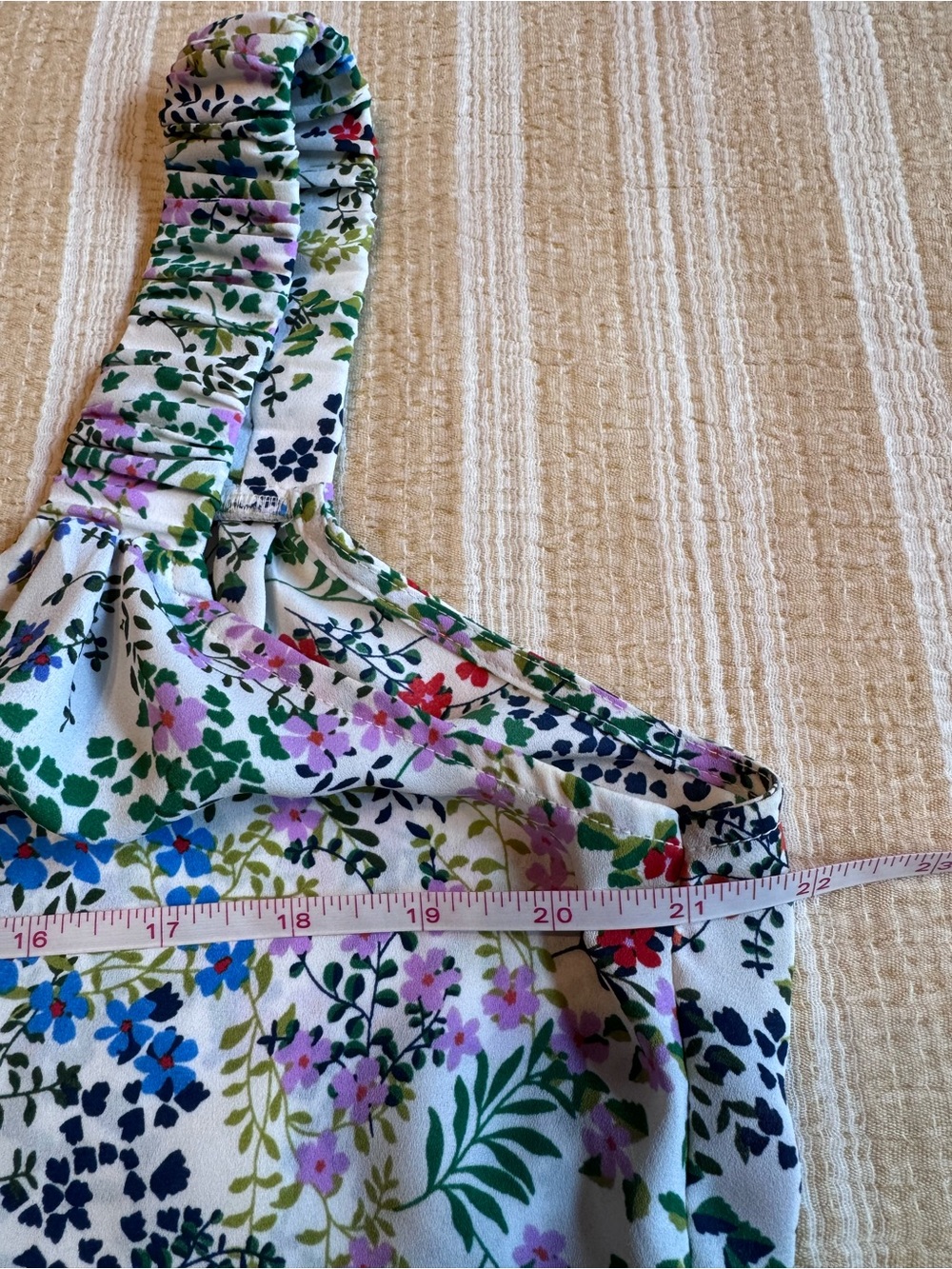 CAbi White Multi Floral V-Neck Tank SZ Large - loose and comfortable - Picture 5 of 8
